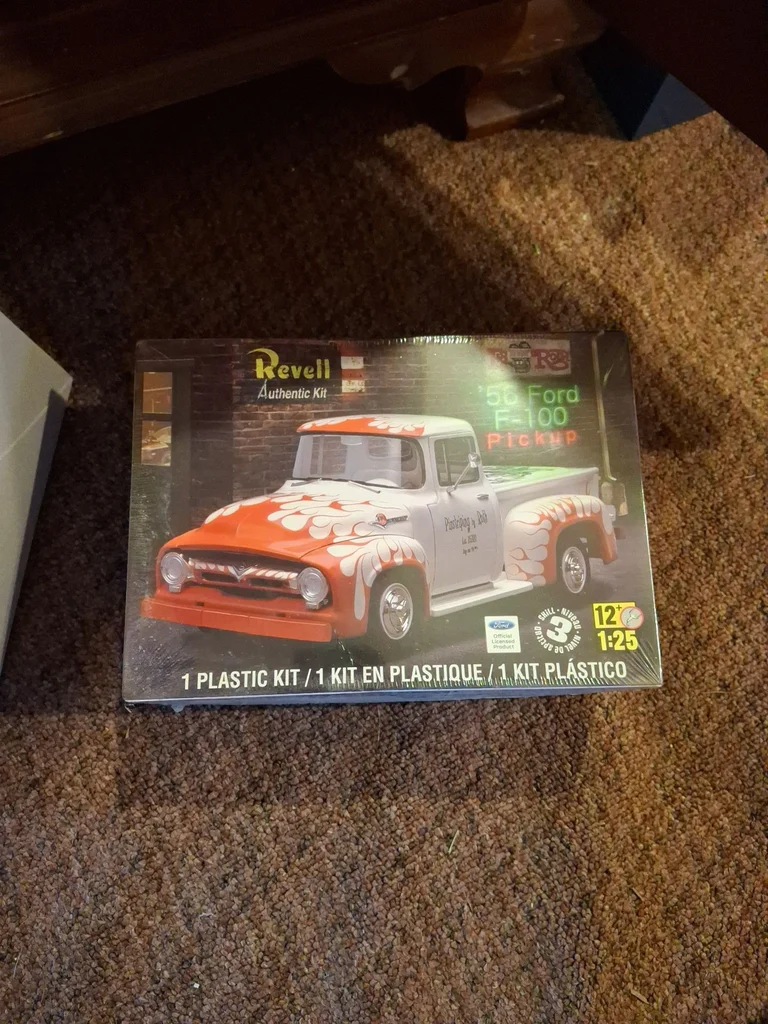 Vintage Car and Truck Model Kits - image 7 of 8