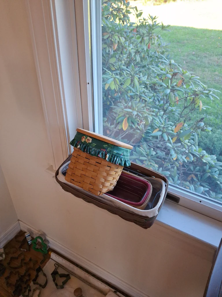 Metal Hanging Rack with Longaberger Baskets - image 2 of 5
