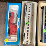 HO Scale Model Train Cars and Accessories - thumbnail 10 of 11