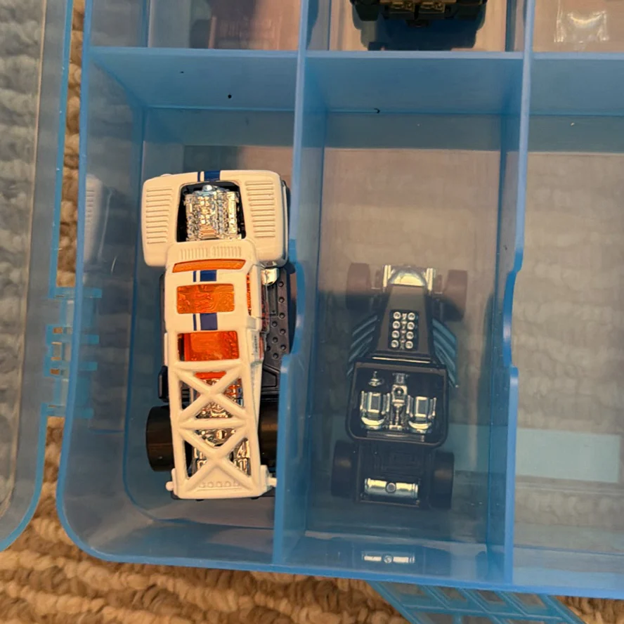Hot Wheels Die-Cast Cars in Storage Case - image 25 of 27