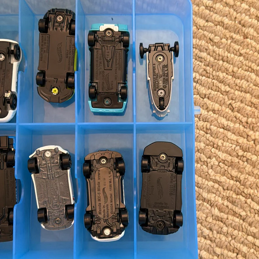 Die-Cast Toy Cars in Storage Case - image 9 of 14