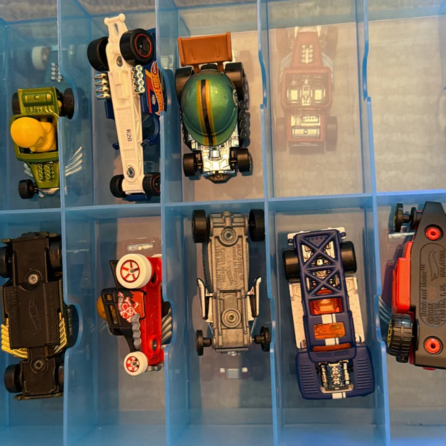 Hot Wheels Die-Cast Cars in Storage Case - image 17 of 27
