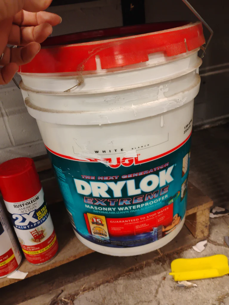 Hydraulic Oil, Masonry Waterproofer, and Spray Paint Cans - image 4 of 4