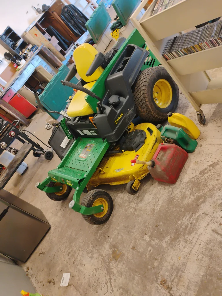 John Deere Z535M Zero Turn Lawn Mower  - image 2 of 22