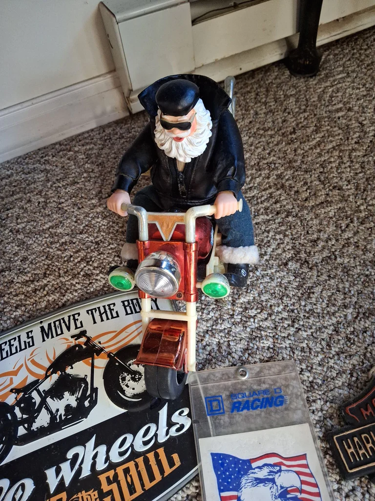 Harley-Davidson Motorcycle Collectibles and Decor Assortment - image 10 of 12
