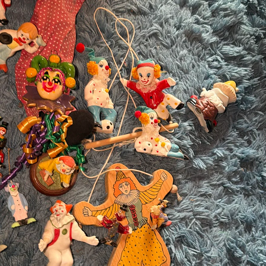 Clown and Circus Figurines and Decorations - image 18 of 19