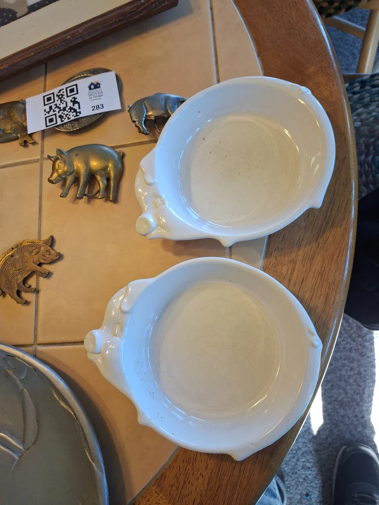Pig-Themed Decorative Household Items Assortment - image 3 of 10
