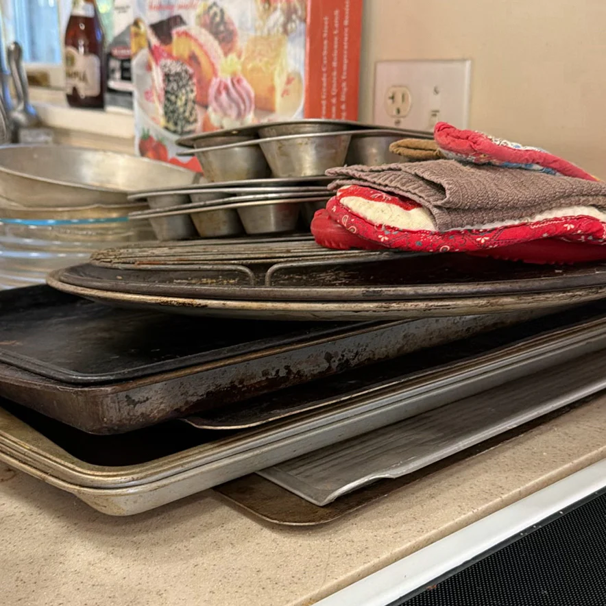 Bakeware, Measuring Cups, and Kitchenware - image 4 of 8