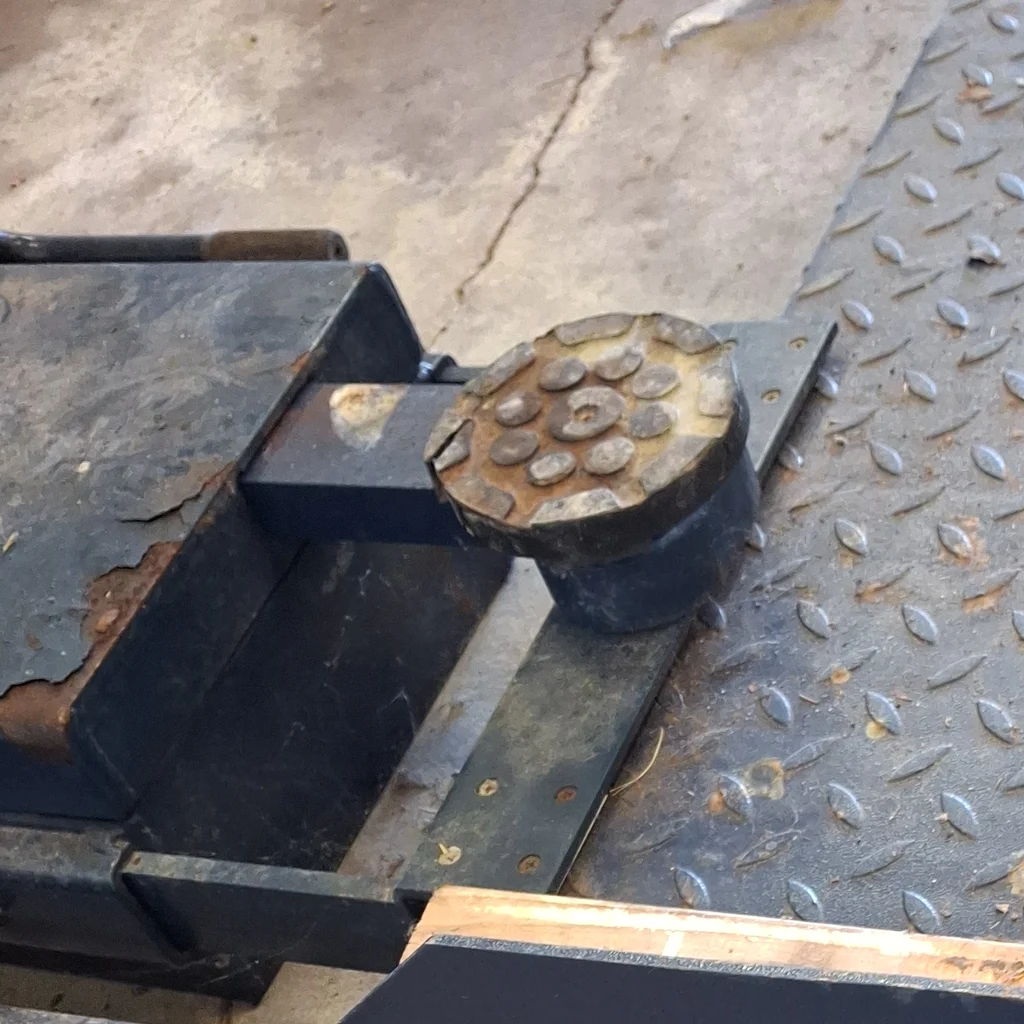 Eagle Equipment 8,000 lb Four-Post Automotive Lift - image 7 of 16