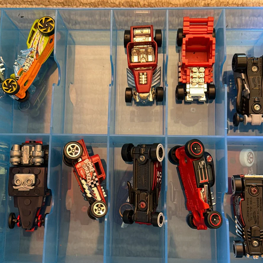 Hot Wheels Die-Cast Cars in Storage Case - image 6 of 27