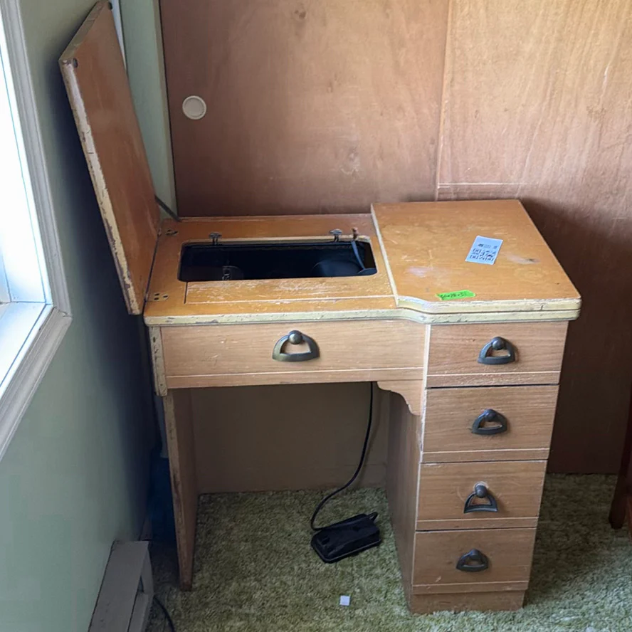 Singer Sewing Machine in Wooden Cabinet - image 2 of 13