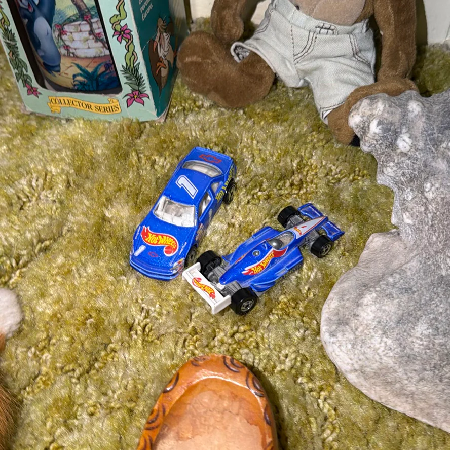 Candles, Hot Wheels, Stuffies - image 4 of 9