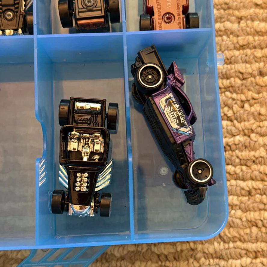 Hot Wheels Die-Cast Cars in Storage Case - image 12 of 27