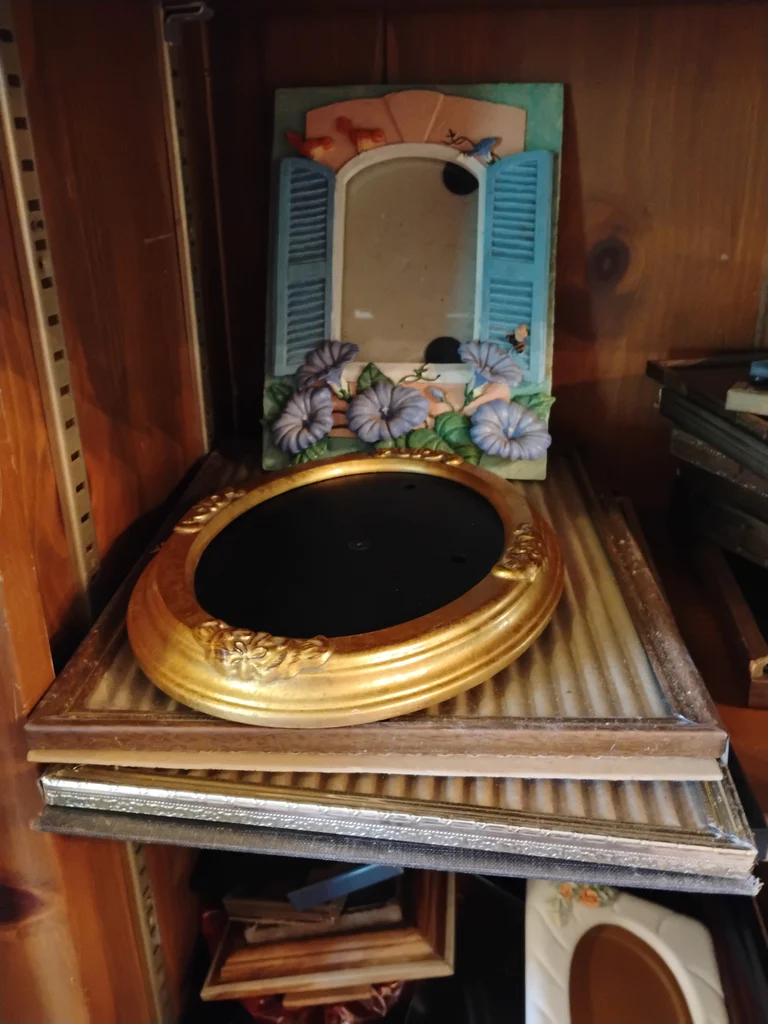 Picture Frames and Decorative Frames - image 9 of 11