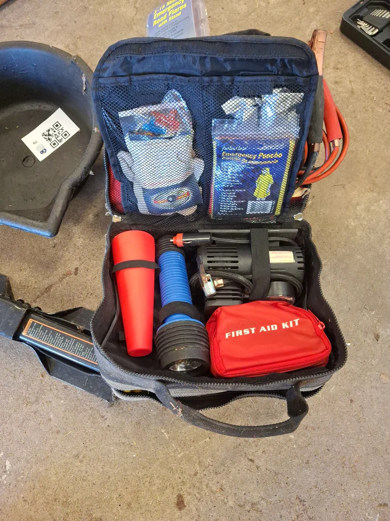 Automotive Emergency Roadside Kit with Jack and Oil Drain Pan - image 3 of 6