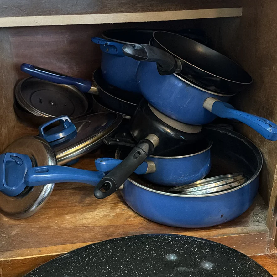 Cookware, Roaster, and Kitchen Utensils - image 5 of 11