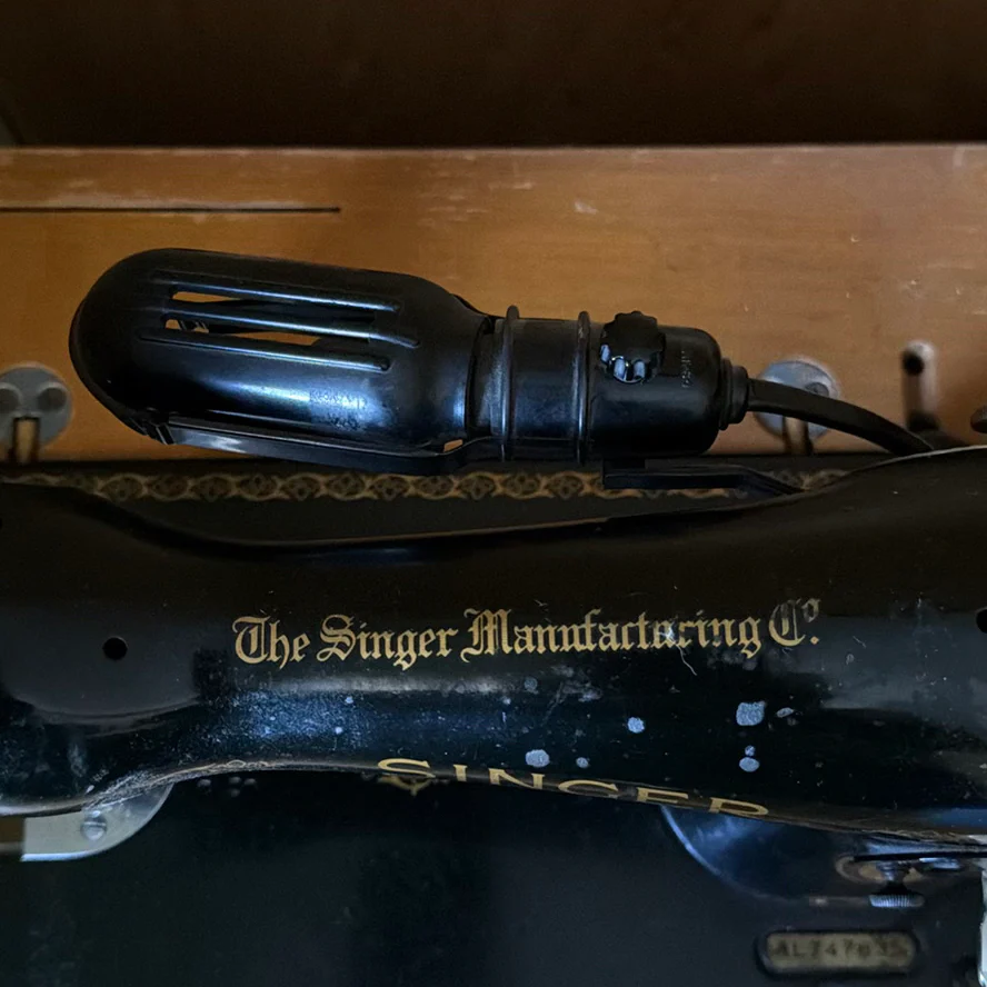 Singer Sewing Machine in Wooden Cabinet - image 6 of 13