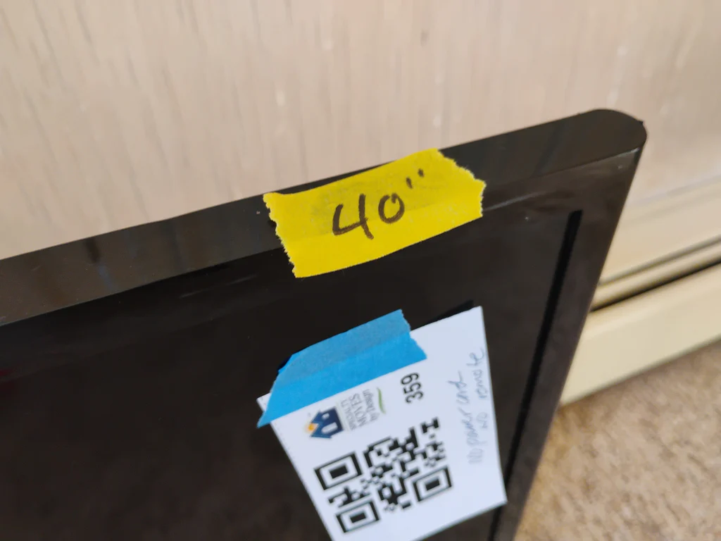 Samsung 40-Inch Flat Screen Television - image 2 of 4