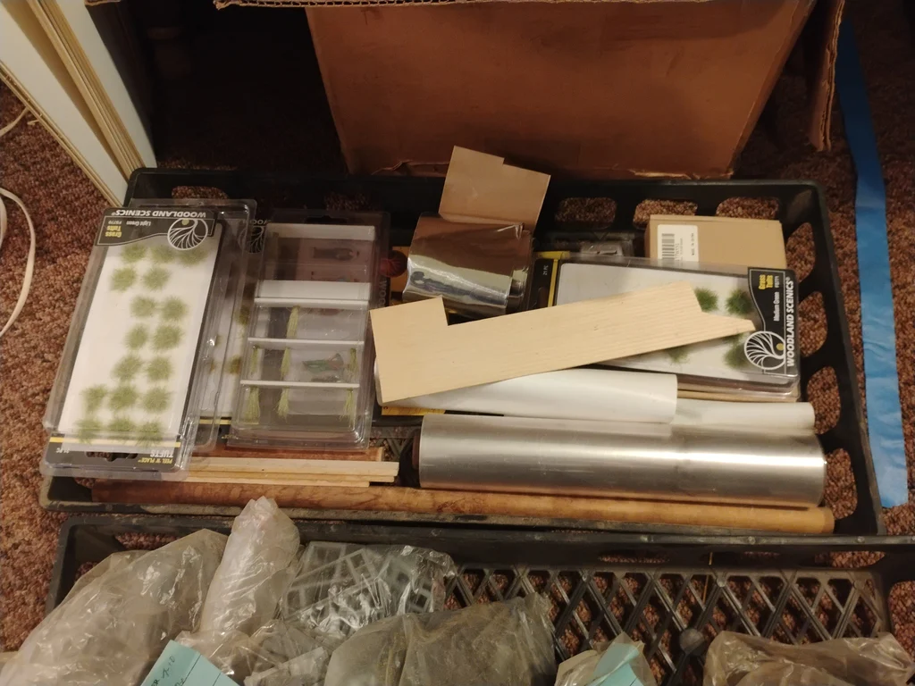 Model Railroad Scenery and Structure Parts Assortment - image 7 of 9