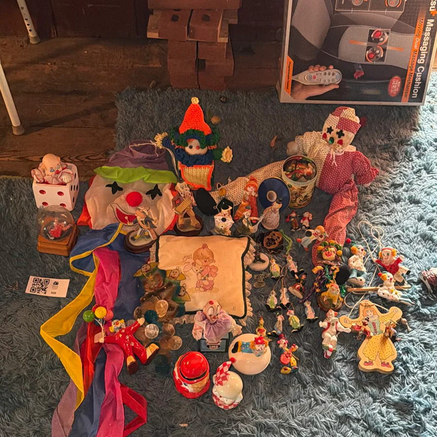 Clown and Circus Figurines and Decorations - image 1 of 19