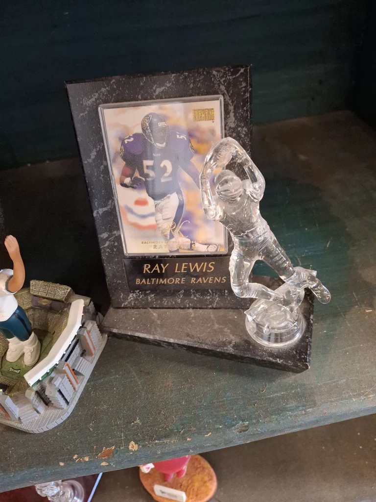 Sports Player Plaques and Bobblehead Figurines - image 2 of 7
