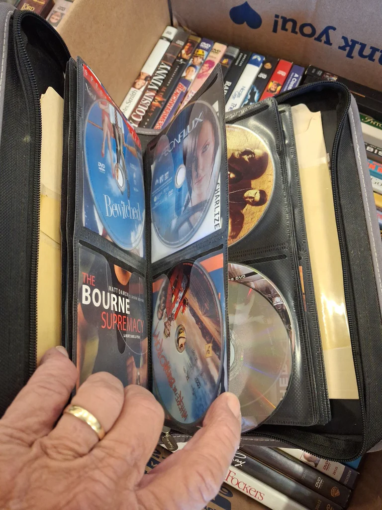 DVD Movie and TV Title Collection - image 16 of 17