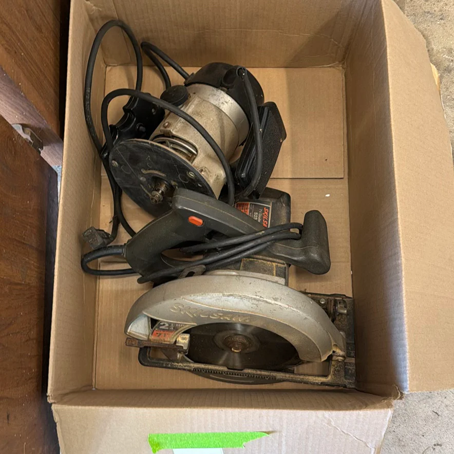 Skilsaw Circular Saw, Craftsman Router, and Metal Parts - image 1 of 7