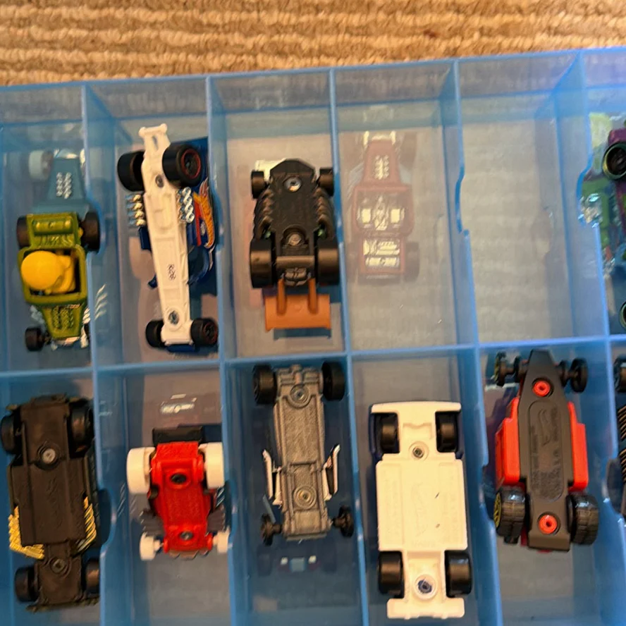 Hot Wheels Die-Cast Cars in Storage Case - image 18 of 27