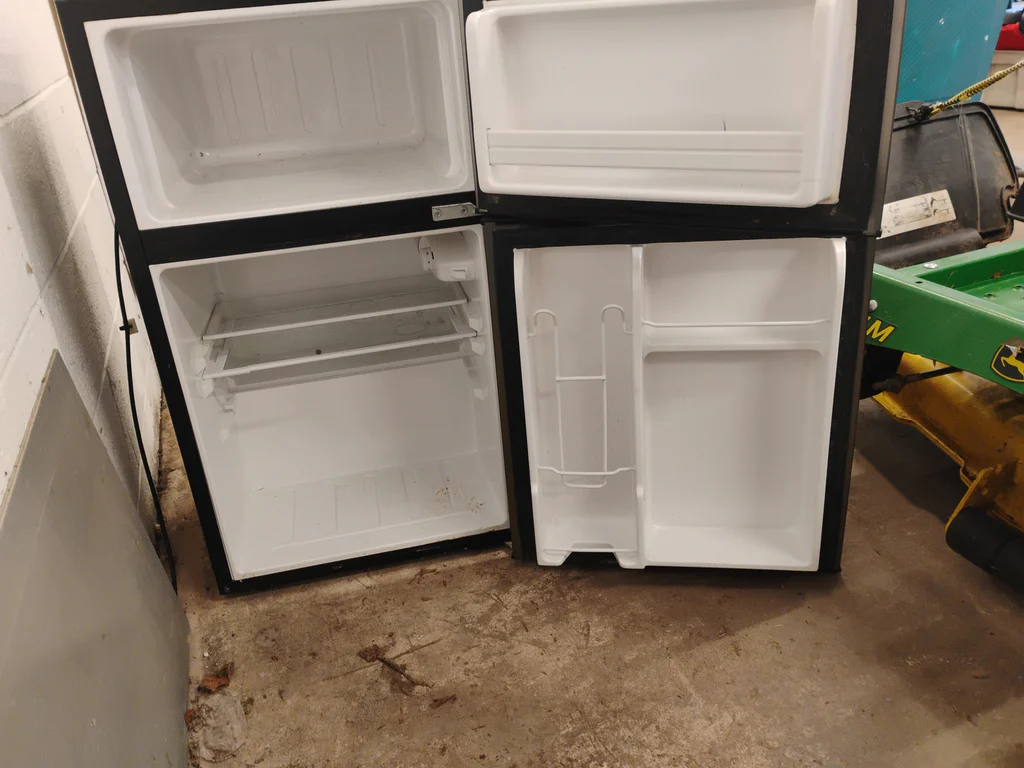 Haier Compact Refrigerator with Freezer - image 3 of 10