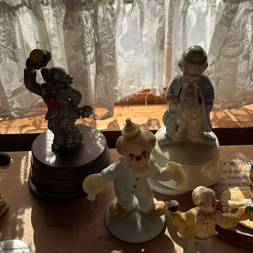 Clown and Figurine Ornaments, Music Boxes - image 14 of 17