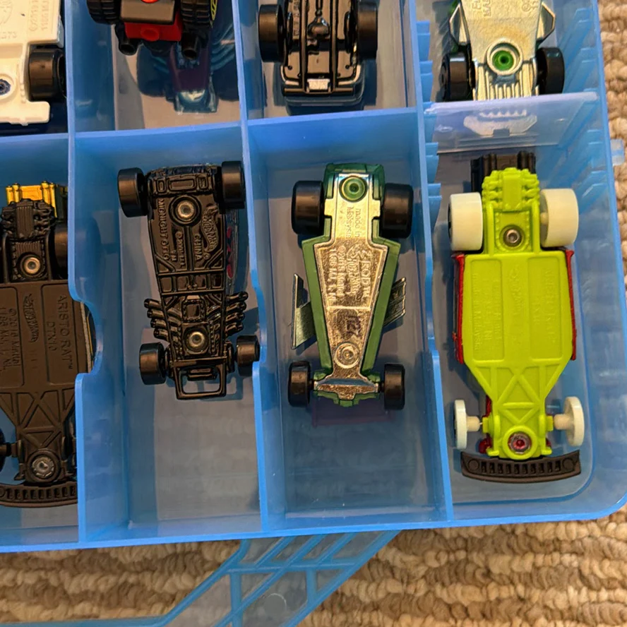 Hot Wheels Die-Cast Cars in Storage Case - image 22 of 27