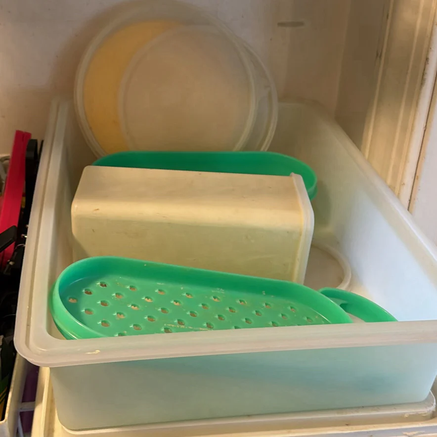 Kitchenware and Food Storage Containers - image 4 of 10