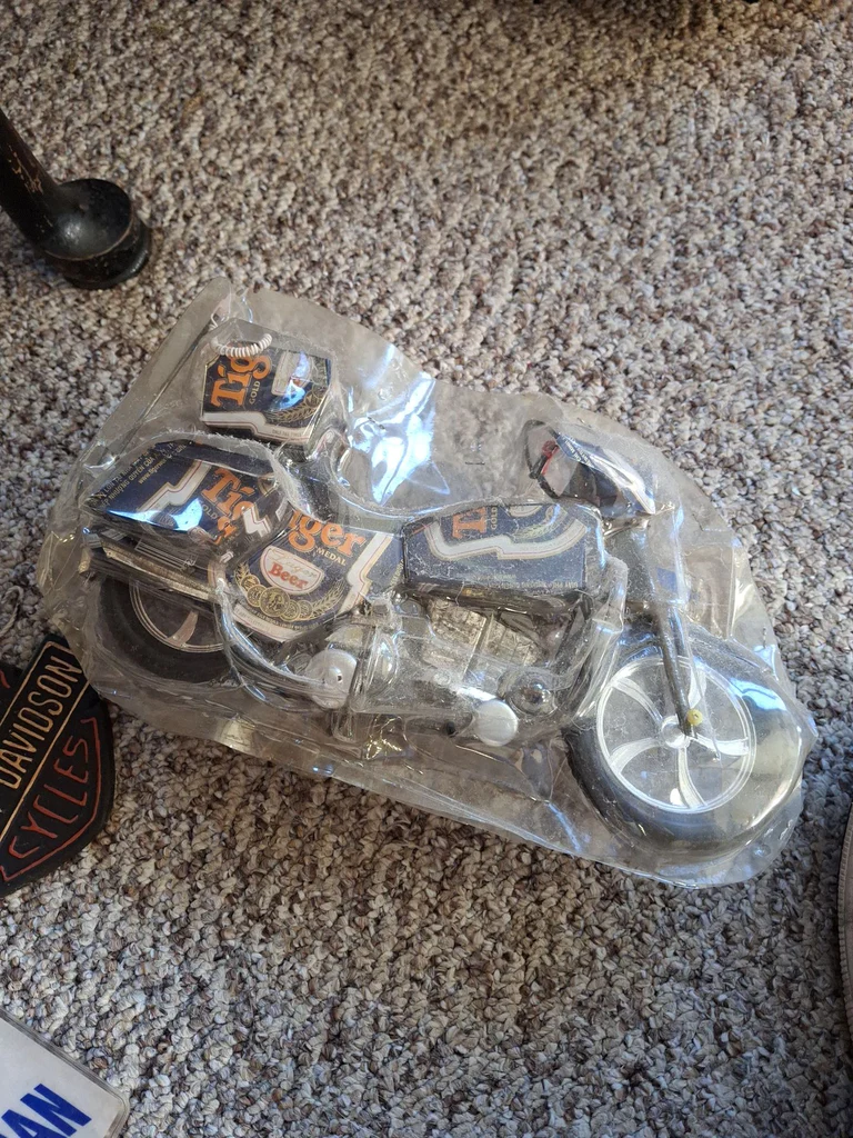 Harley-Davidson Motorcycle Collectibles and Decor Assortment - image 3 of 12