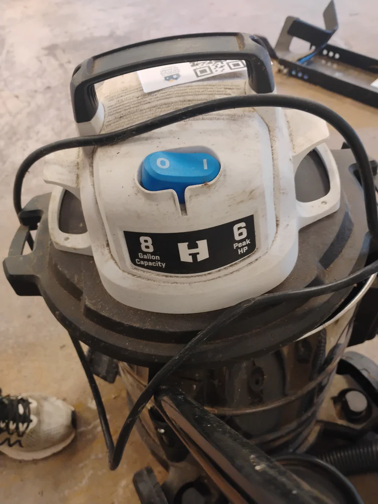 HART 8 Gallon Wet/Dry Vacuum and Assorted Yard Tools - image 4 of 7
