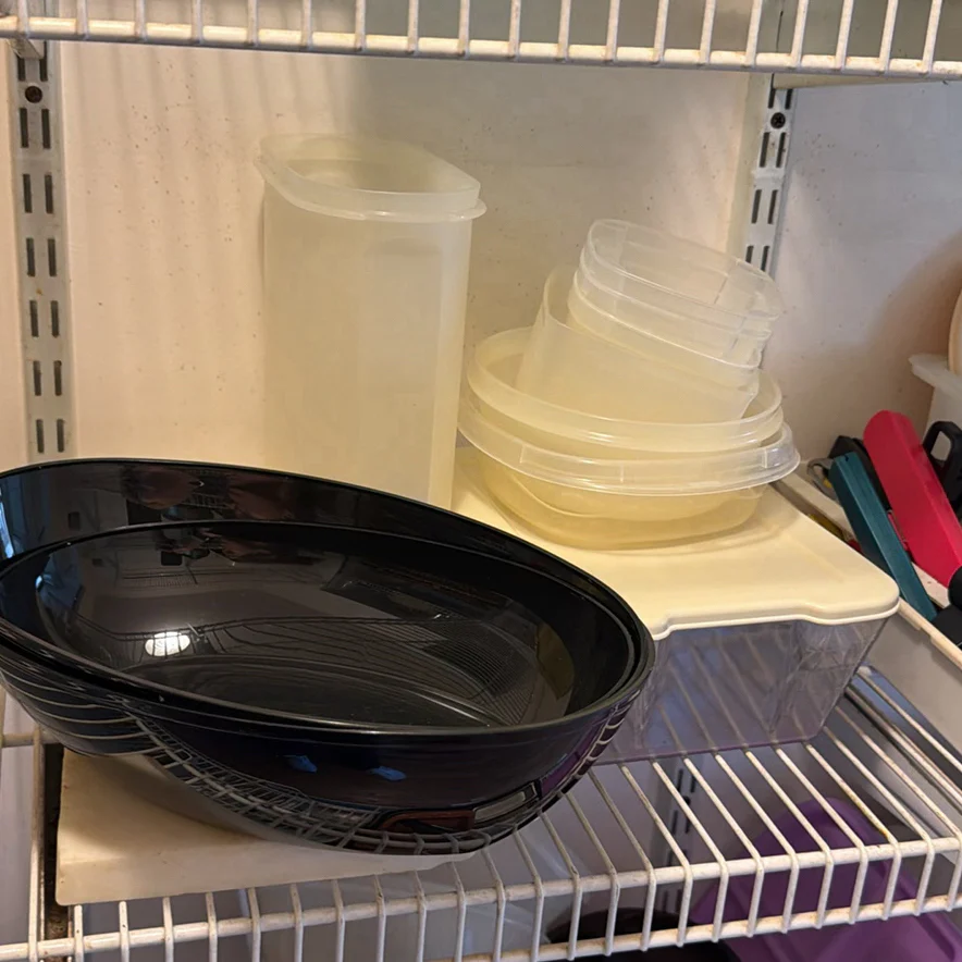 Kitchenware and Food Storage Containers - image 6 of 10