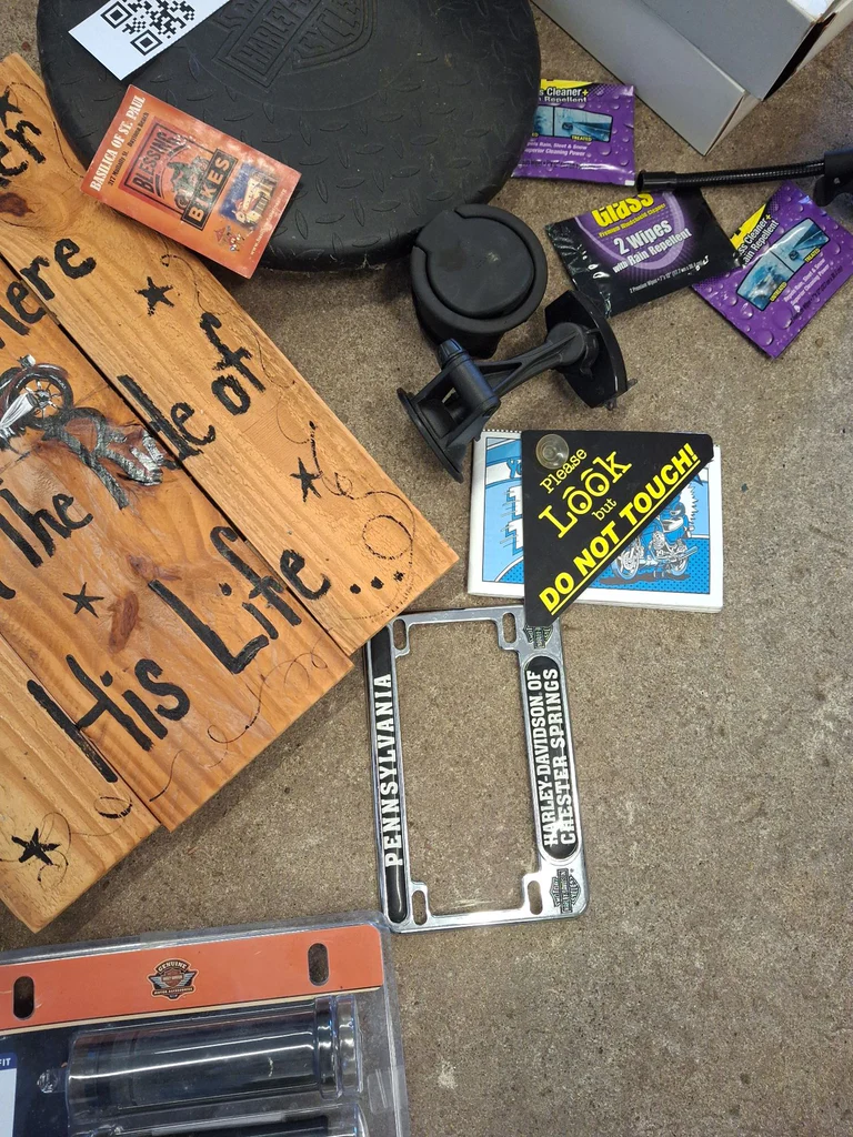 Harley-Davidson Motorcycle Accessories and Decor Items - image 5 of 10