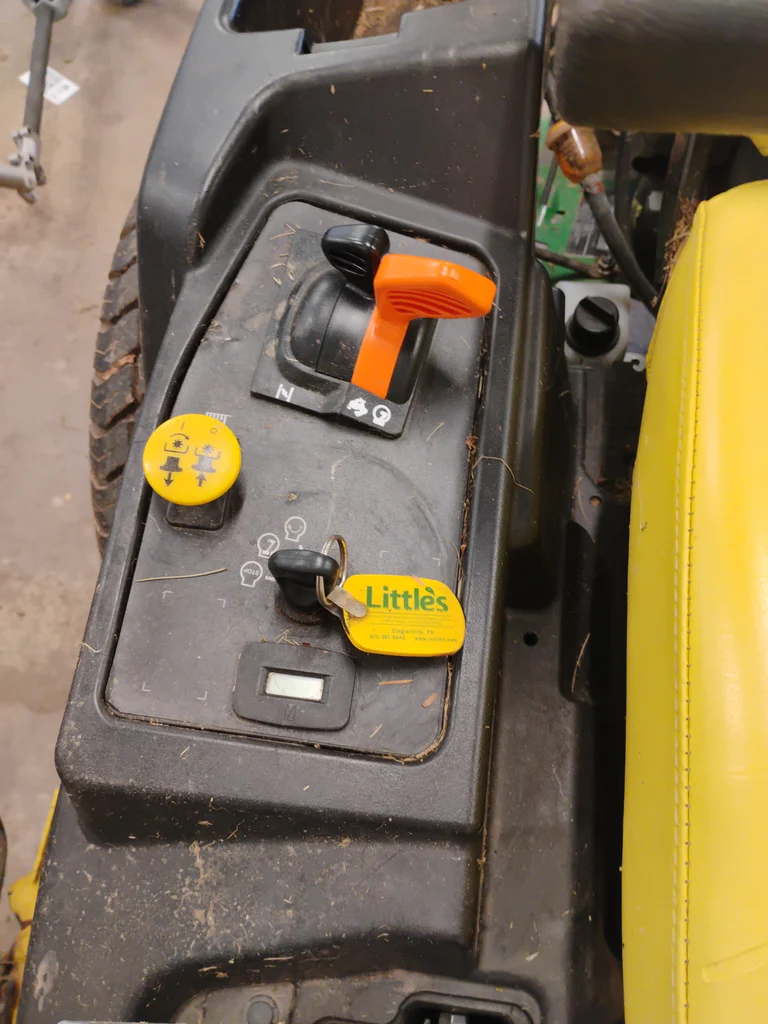 John Deere Z535M Zero Turn Lawn Mower - image 10 of 22