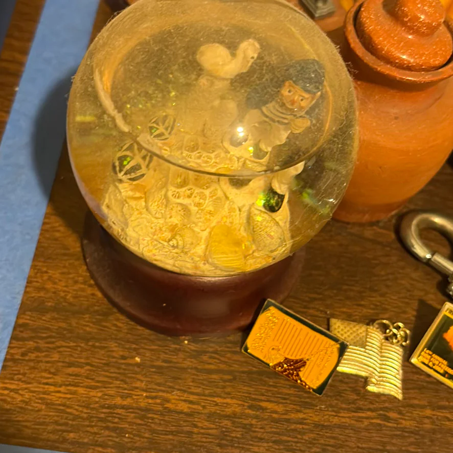 Collectible Figurines, Pins, Keychains, and Decorative Items - image 4 of 16