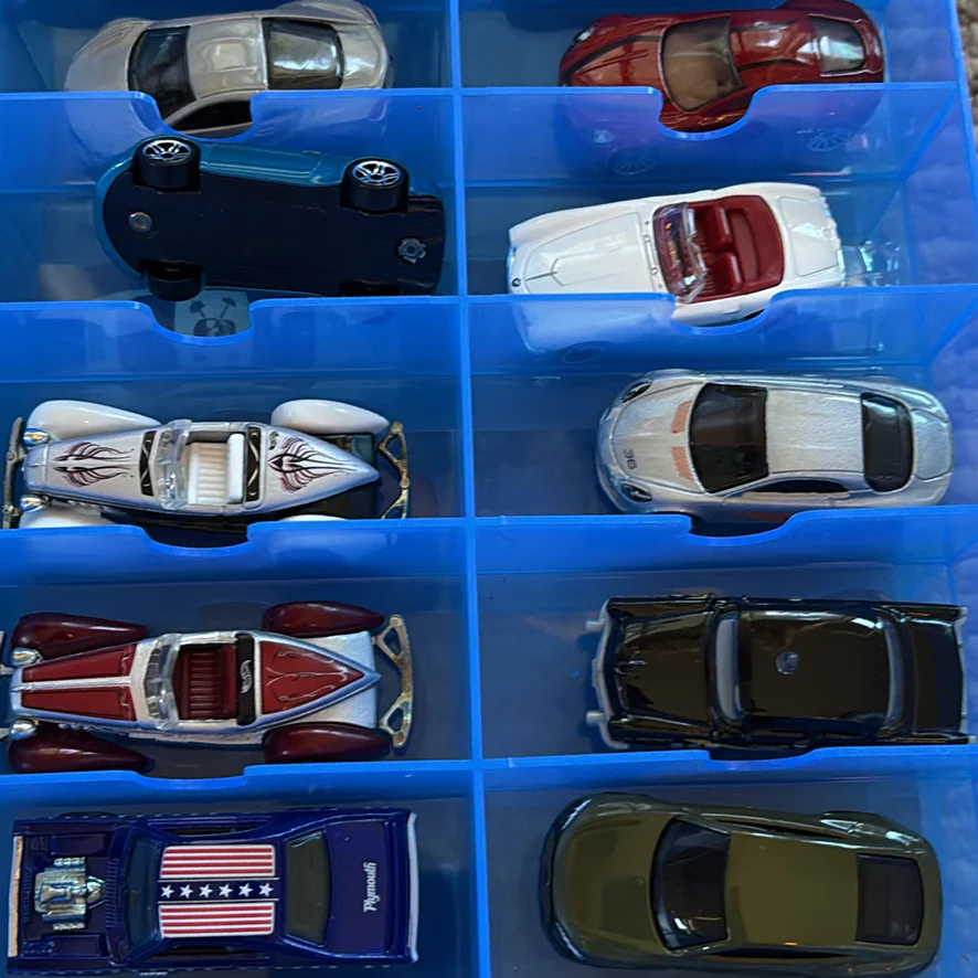 Assorted Die-Cast Toy Cars in Storage Case - image 19 of 30