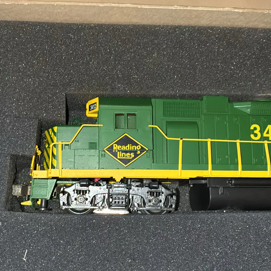 Weaver GP38-2 Reading Lines 3-Rail Diesel Locomotive - image 2 of 4
