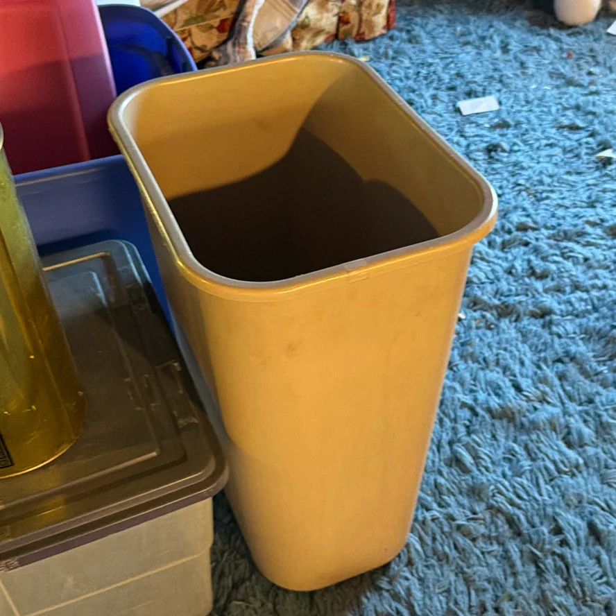Plastic Storage Bins and Wastebaskets  - image 4 of 7
