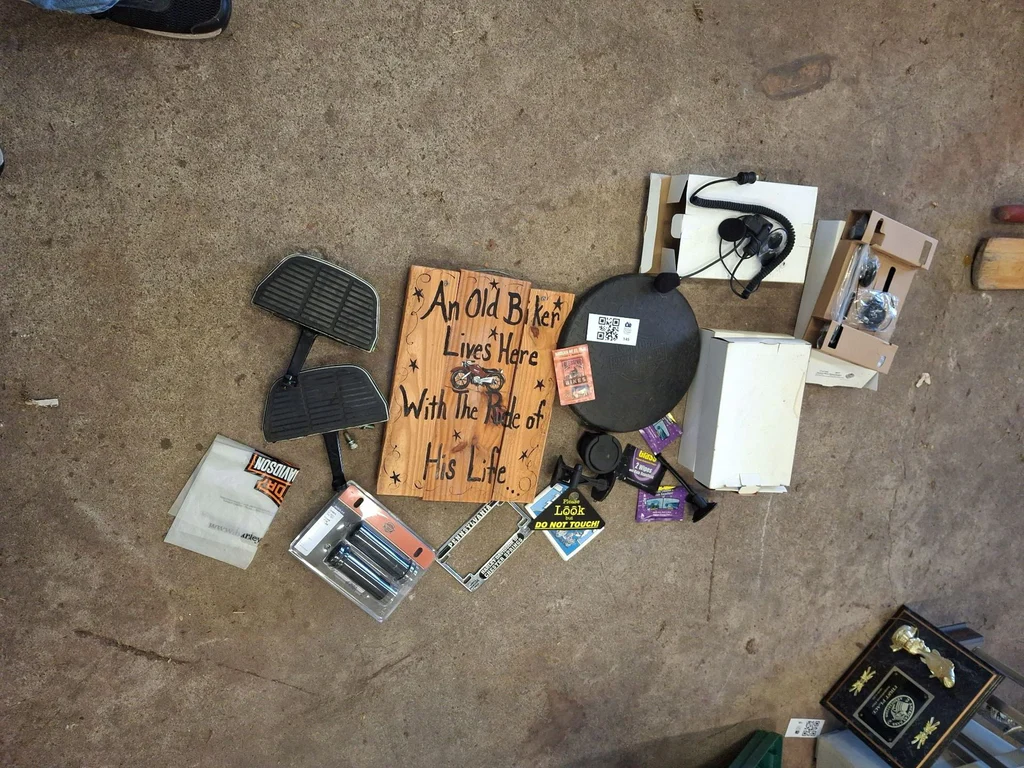 Harley-Davidson Motorcycle Accessories and Decor Items - image 1 of 10