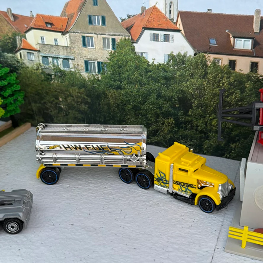 Hot Wheels Toy Trucks and Trailers - image 12 of 17