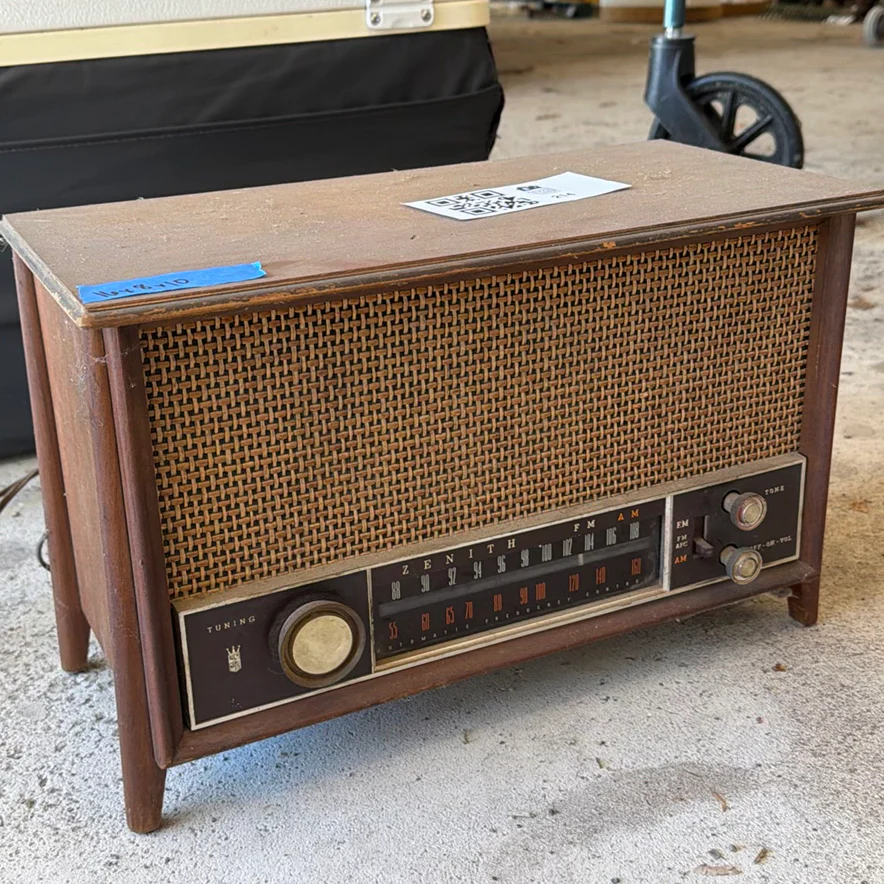 Zenith AM/FM Tabletop Radio - image 1 of 5