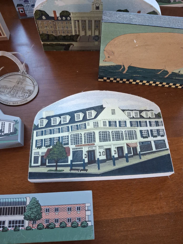 Wooden Landmark and Building Decor Pieces - image 8 of 12