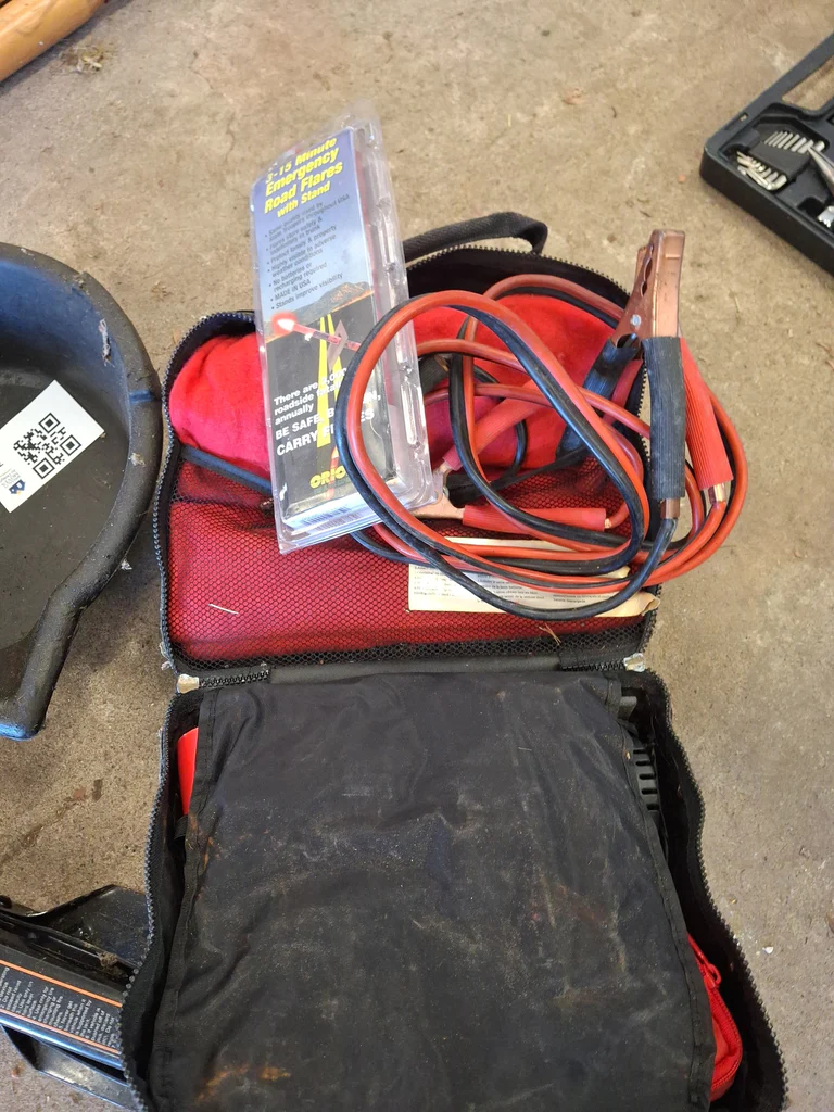 Automotive Emergency Roadside Kit with Jack and Oil Drain Pan - image 4 of 6