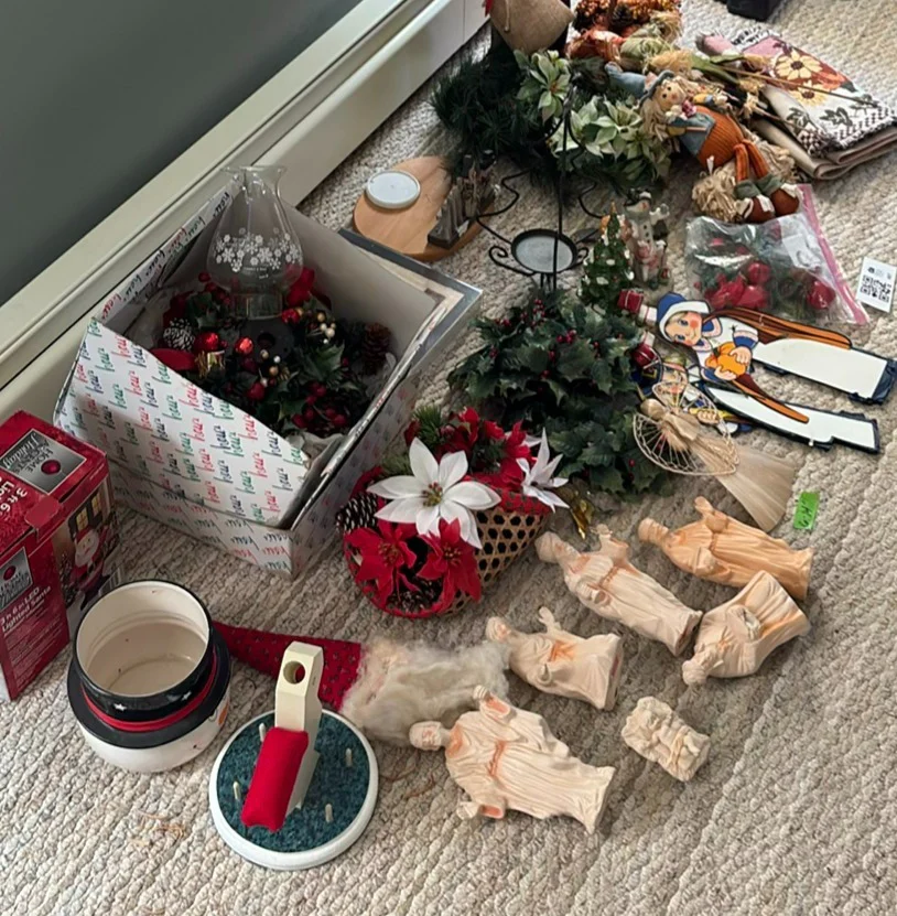 Holiday Decorations and Nativity Figurines - image 2 of 20