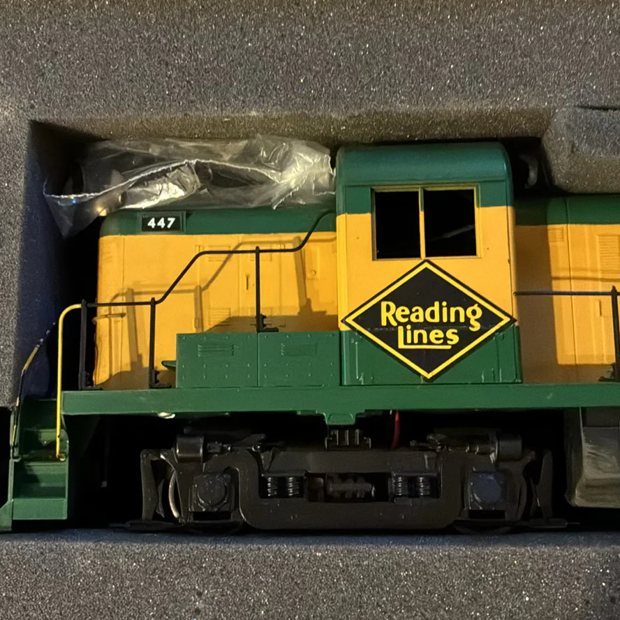 Weaver RS-3 Diesel Locomotive Model Train - image 2 of 8