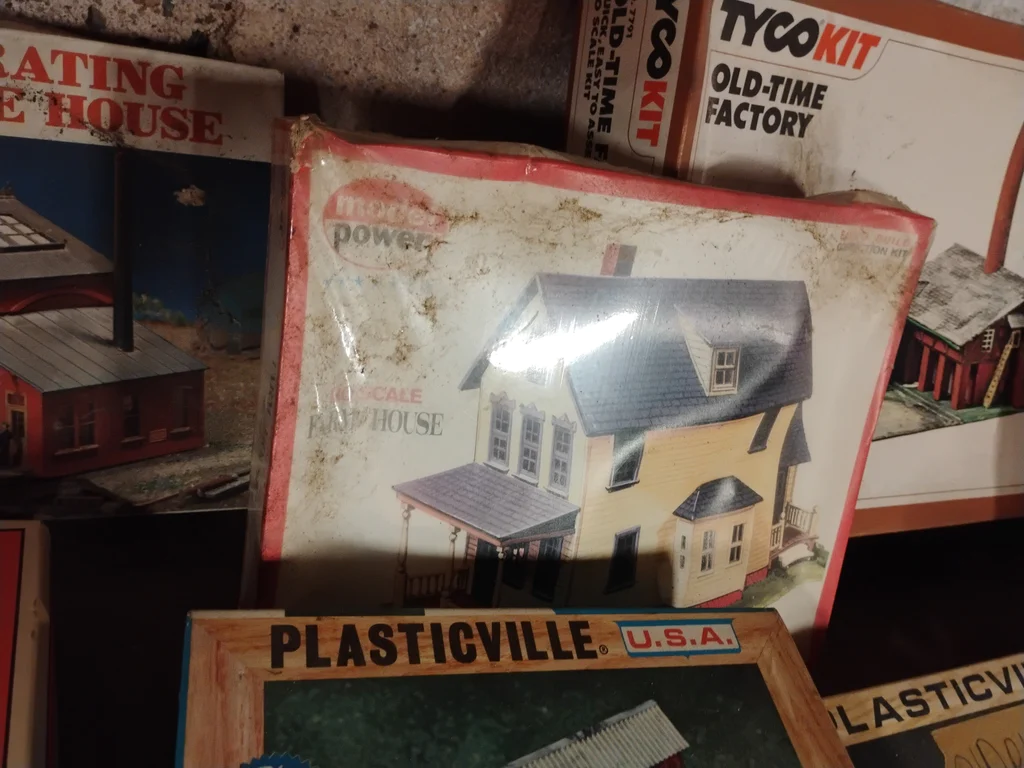 Model Railroad Building Kits and Track Pieces - image 6 of 12