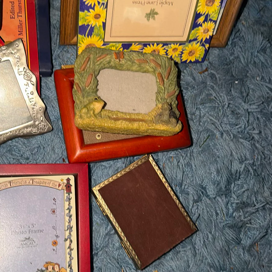 Picture Frames and Decorative Photo Items - image 9 of 15